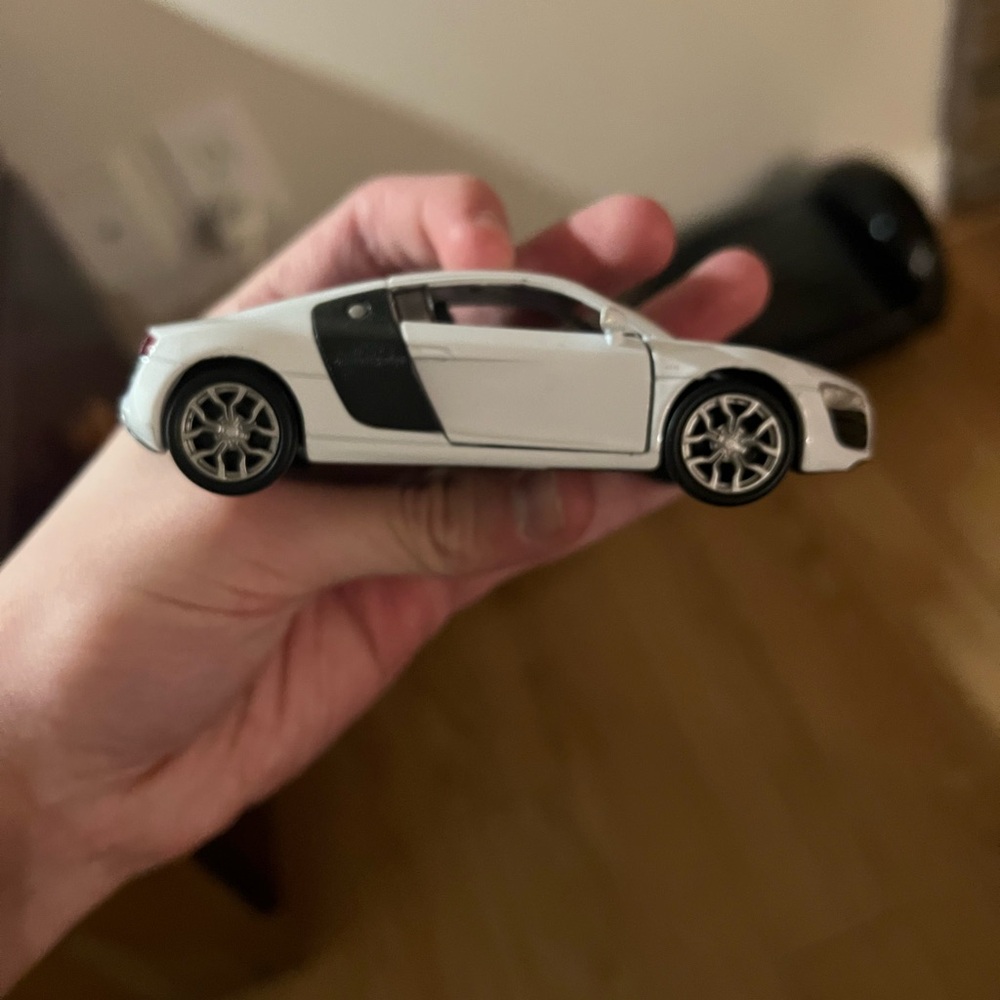 Audi R8 White Toy Car - Picture 3 of 3